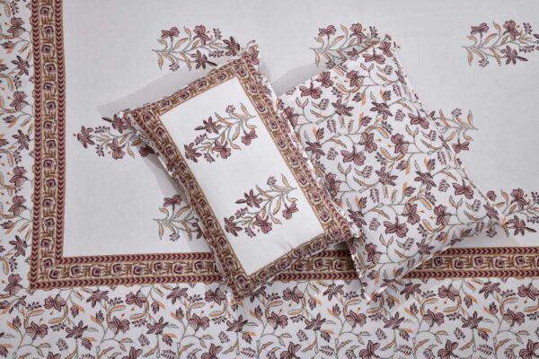 Ethnic Jaipuri- Peach Guldasta with Jaal Border Double Bedsheet Set (with 2 pillow covers) - white base