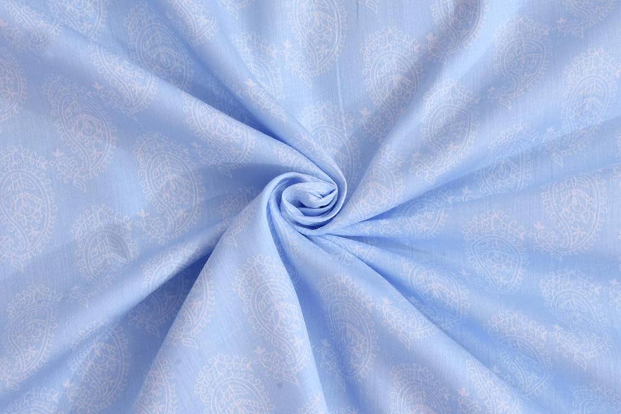 A close-up image of a fabric depicting the quality of the fabric, showing the thread count of the fabric.