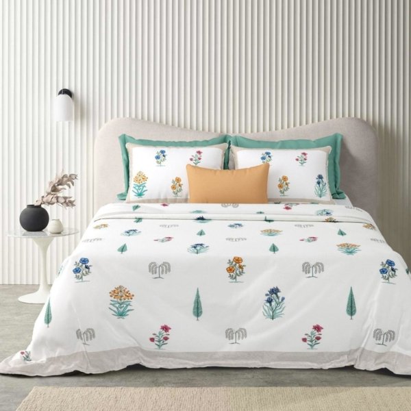 Ethnic - Floral Print Double Bed Bedsheet with Wildflower Accents - White, Green