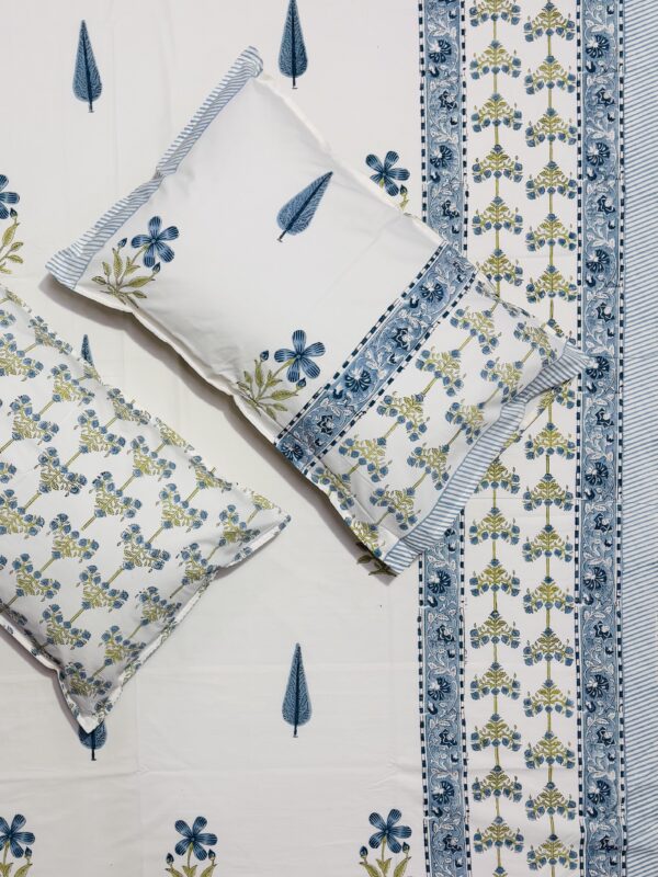 Karigari - Blue–Green Floral Wide Border Bedsheet on Cream Base – King Size
