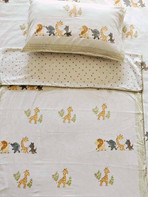 Savanna Friends: Mulmul Cotton Summer Dohar Blanket For Kids (40x60 Inches)