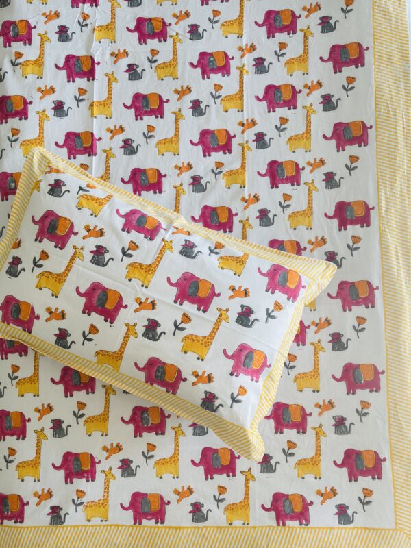 Safari Dreams: Hand Block Printed Elephant & Giraffe Bedsheet Set for Kids