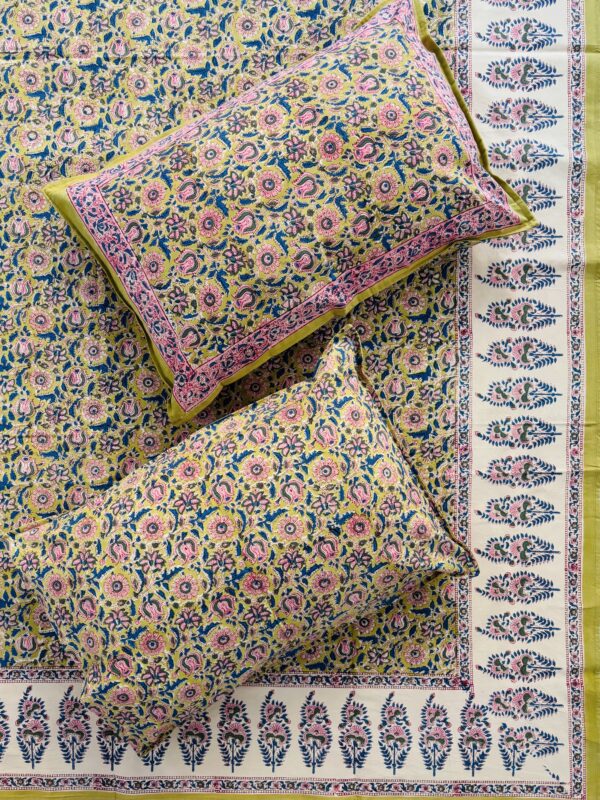 Karigari – Floral Handblock Print King Size Cotton Bedsheet Set – Subtle Yellow Elegance